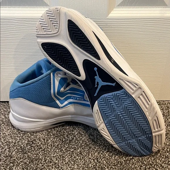 Team Issue UNC Tar Heels Jordan Basketball Shoe Size 14 - Picture 2 of 4